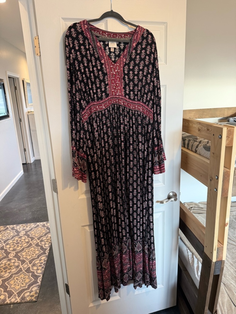 Knox Rose Boho Floral V-Neck Maxi Dress in Black and Berry